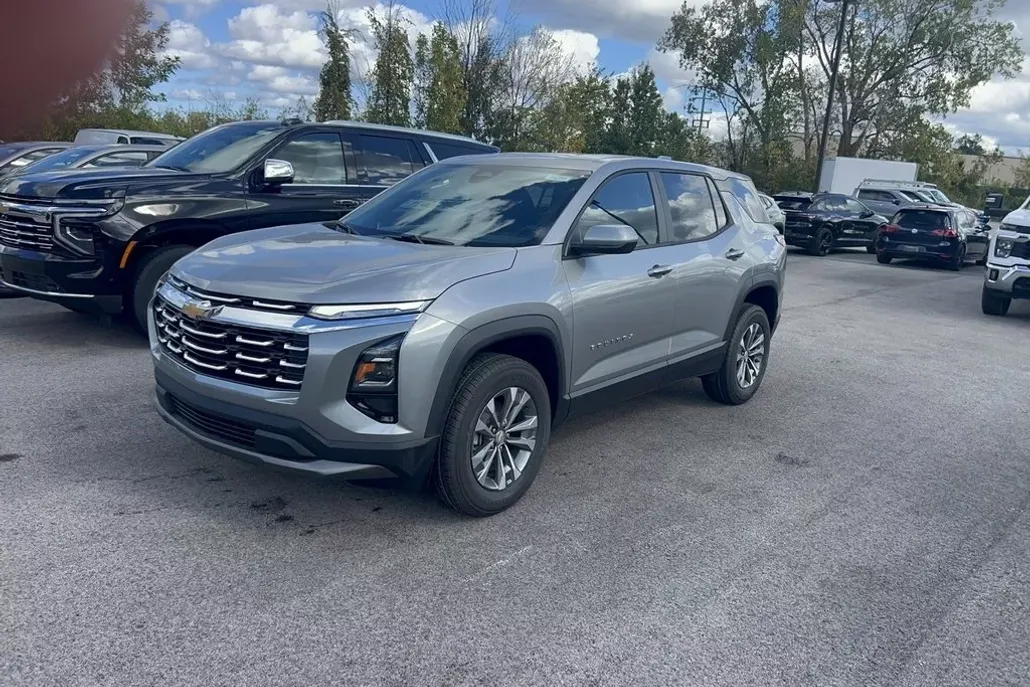 2026 Chevrolet Equinox LT photo 1