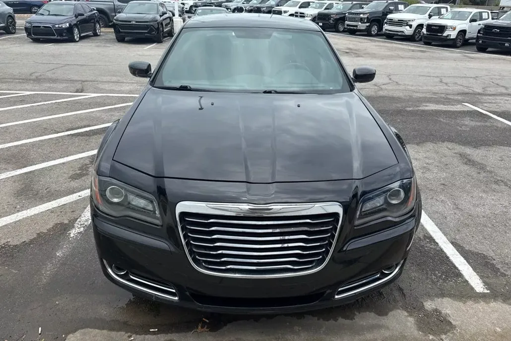 2013 Chrysler 300 S photo 1