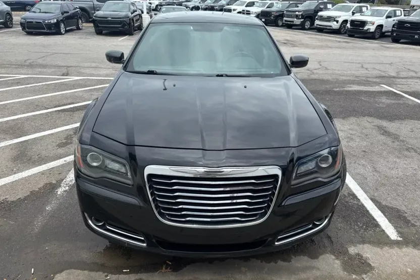 2013 Chrysler 300 S photo 1