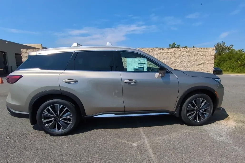 2026 Infiniti QX60 Luxe photo 1