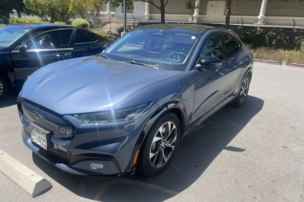 2021 Ford Mustang Mach-E Premium photo 1