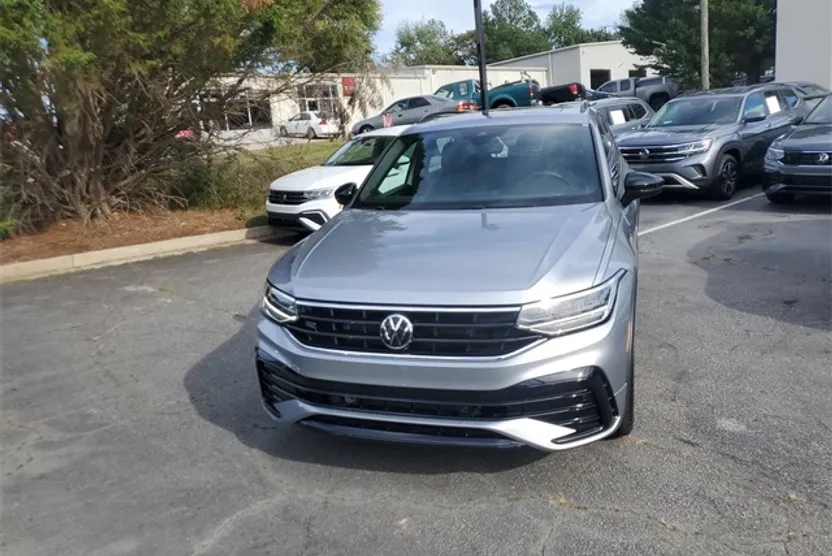2023 Volkswagen Tiguan SE R-Line Black photo 1