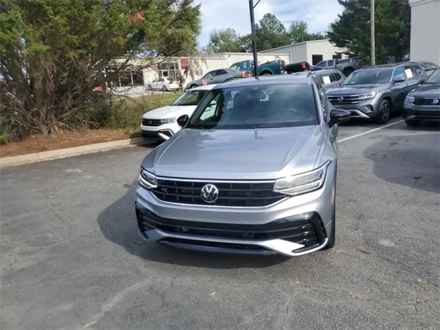 2023 Volkswagen Tiguan SE R-Line Black photo 1