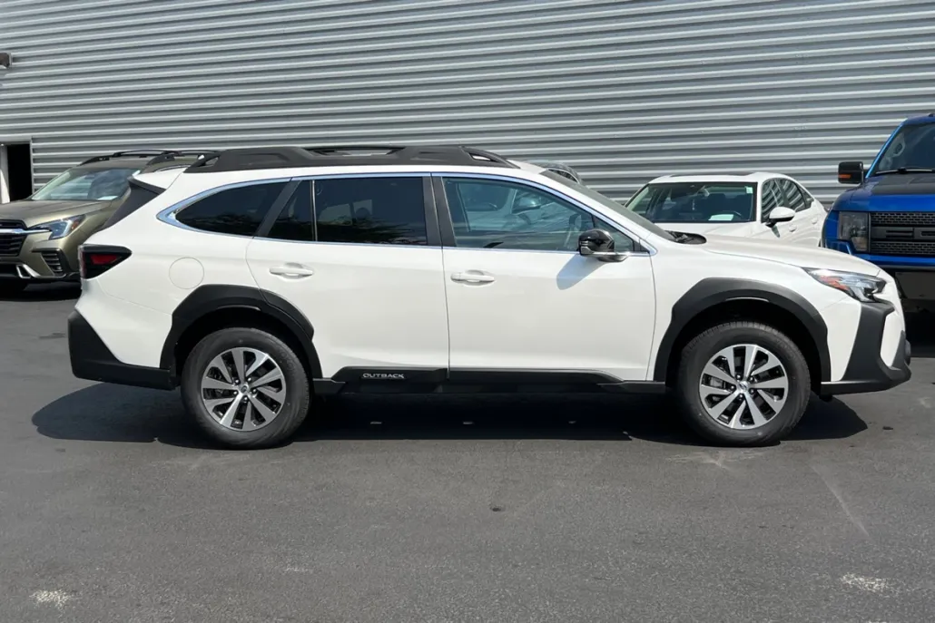 2025 Subaru Outback Premium photo 1