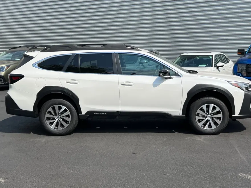 2025 Subaru Outback Premium photo 1