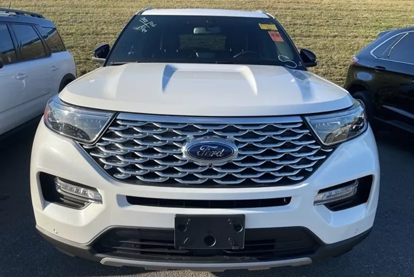 2022 Ford Explorer Platinum photo 1
