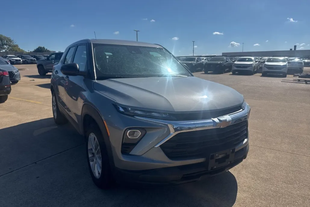 2024 Chevrolet Trailblazer LS photo 1
