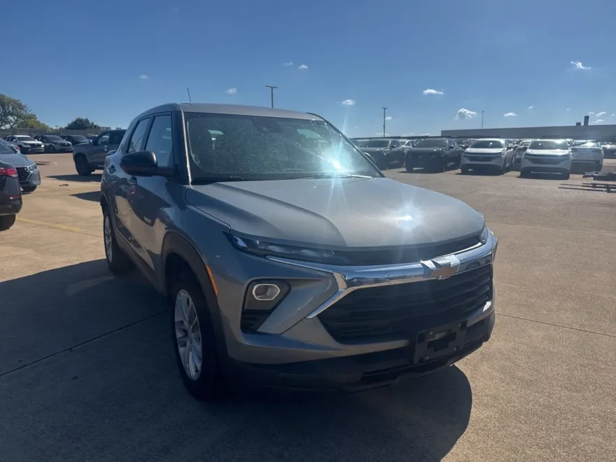 2024 Chevrolet Trailblazer LS photo 1