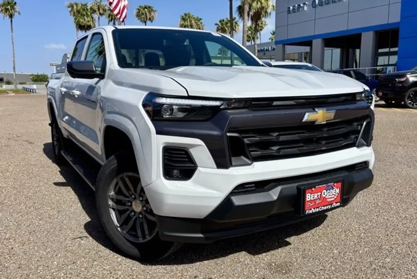 2025 Chevrolet Colorado Work Truck LT photo 1