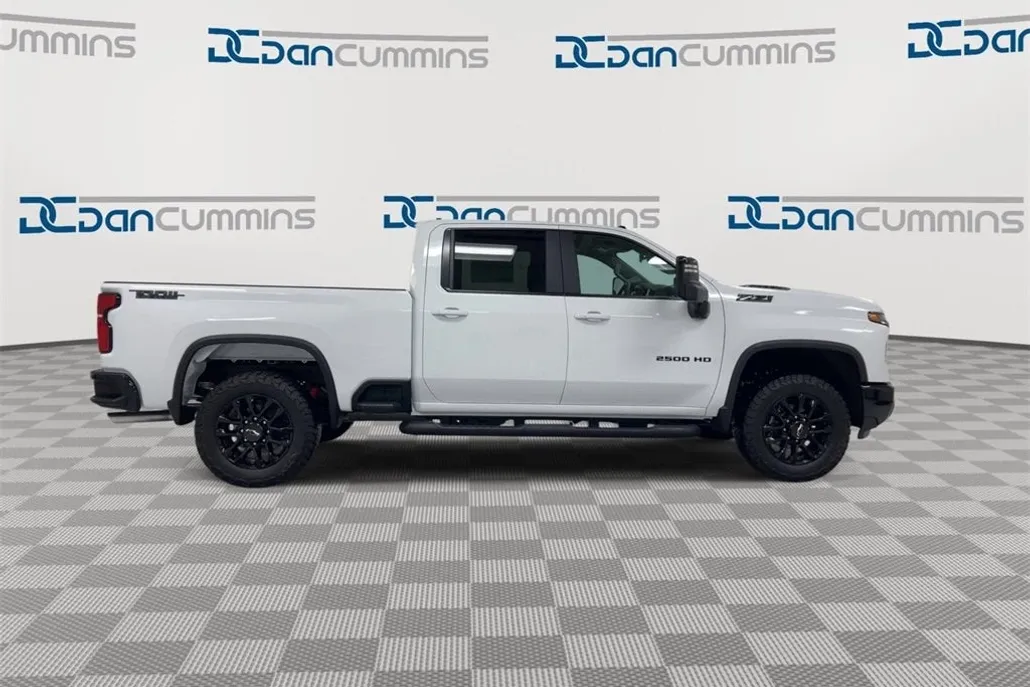 2025 Chevrolet Silverado 2500HD LT photo 1