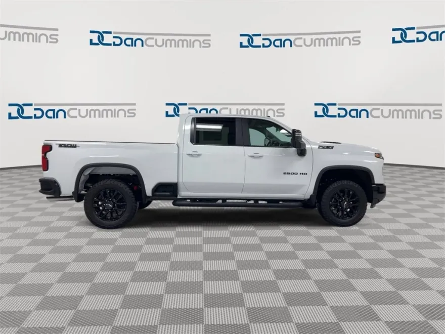 2025 Chevrolet Silverado 2500HD LT photo 1