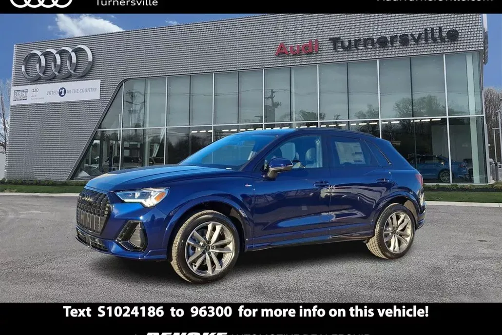 2025 Audi Q3 45 TFSI S line Premium photo 1