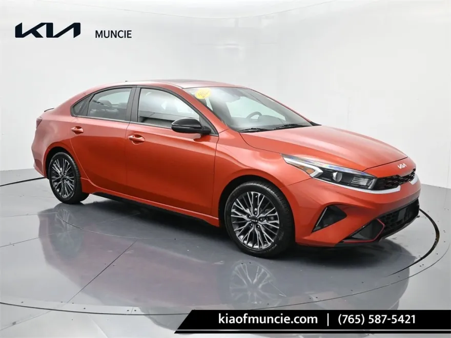 2022 Kia Forte GT-Line photo 1