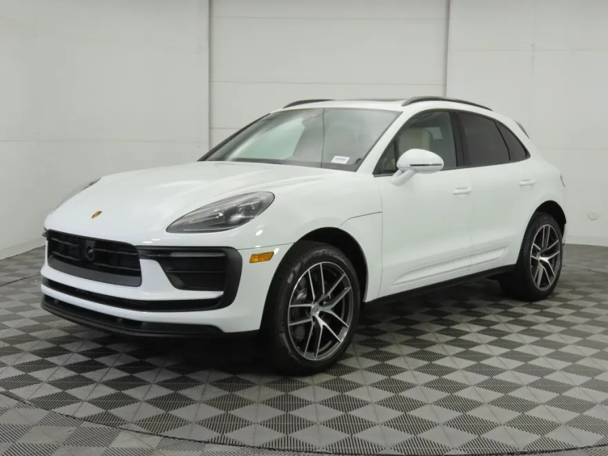 2025 Porsche Macan Base photo 1