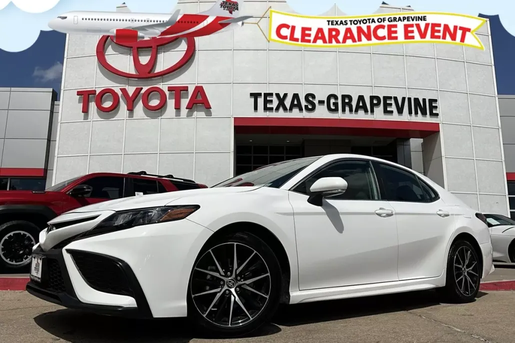 2024 Toyota Camry SE photo 1