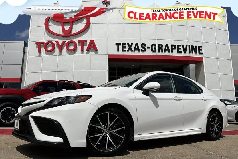 2024 Toyota Camry SE photo 1