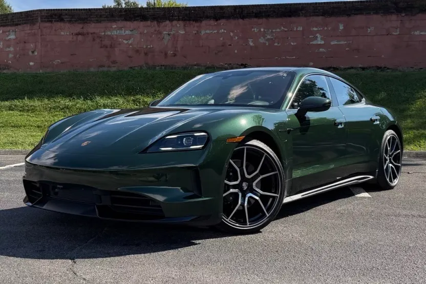 2025 Porsche Taycan photo 1