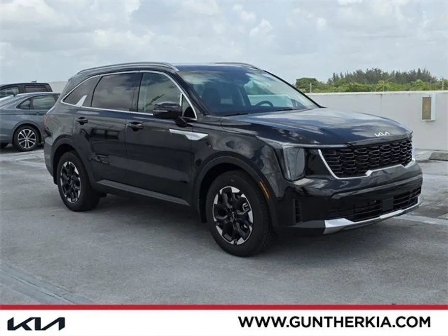 2025 Kia Sorento S photo 1