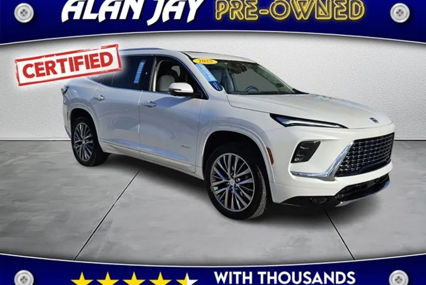 2025 Buick Enclave Avenir photo 1