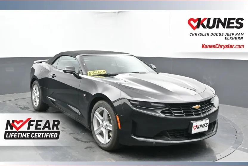 2023 Chevrolet Camaro 1LT photo 1