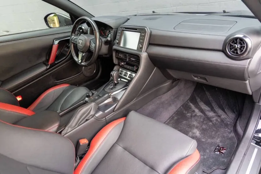 2020 Nissan GT-R Track Edition photo 1