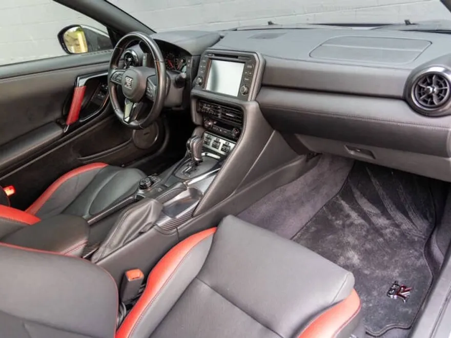 2020 Nissan GT-R Track Edition photo 1