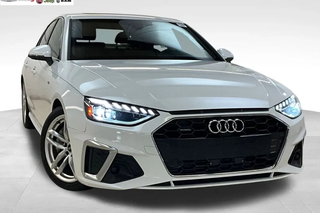 2023 Audi A4 S line Quattro Premium Plus photo 1