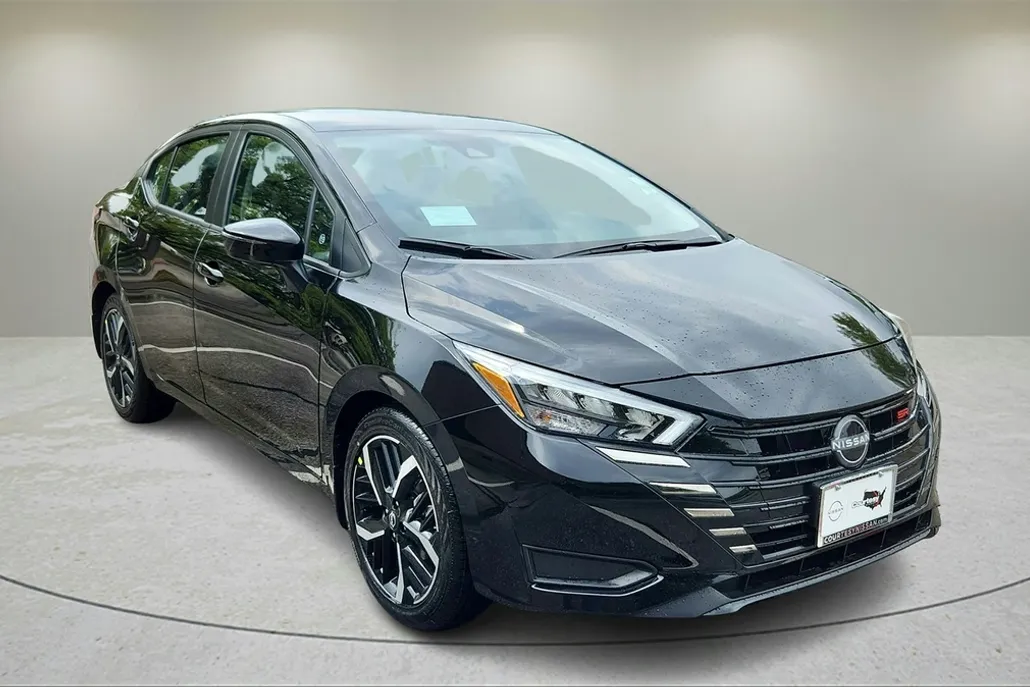 2025 Nissan Versa SR photo 1