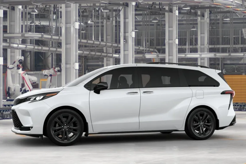 2025 Toyota Sienna XSE photo 1