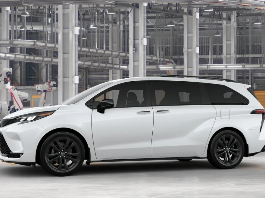 2025 Toyota Sienna XSE photo 1