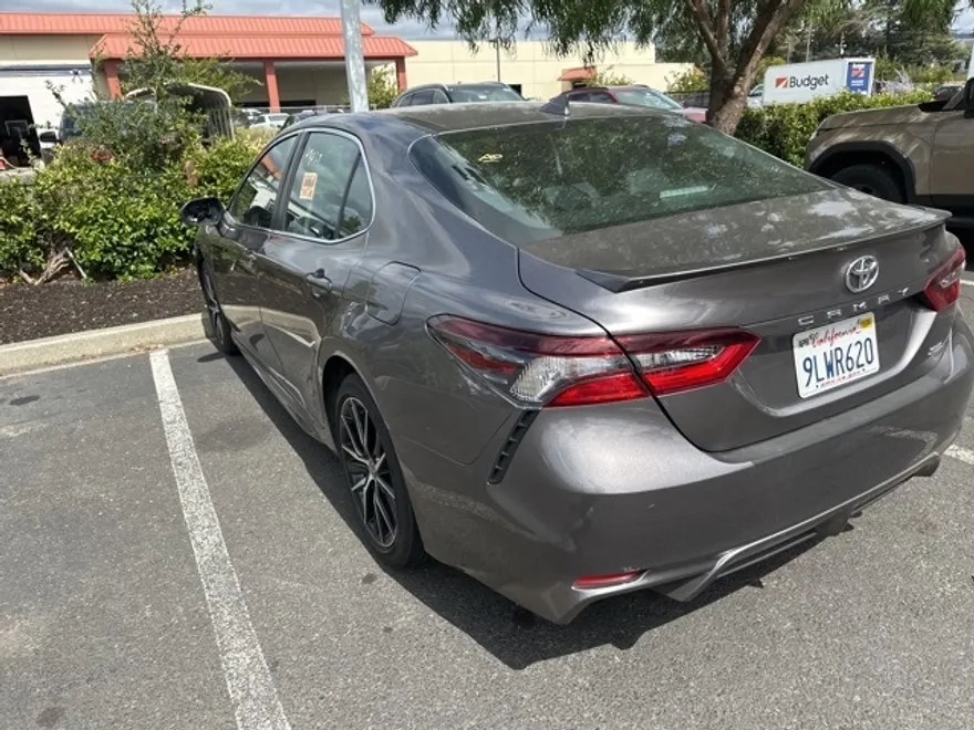 2024 Toyota Camry SE photo 1