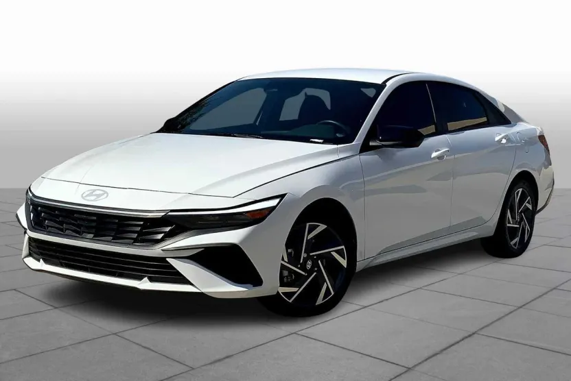 2025 Hyundai Elantra SEL Sport photo 1