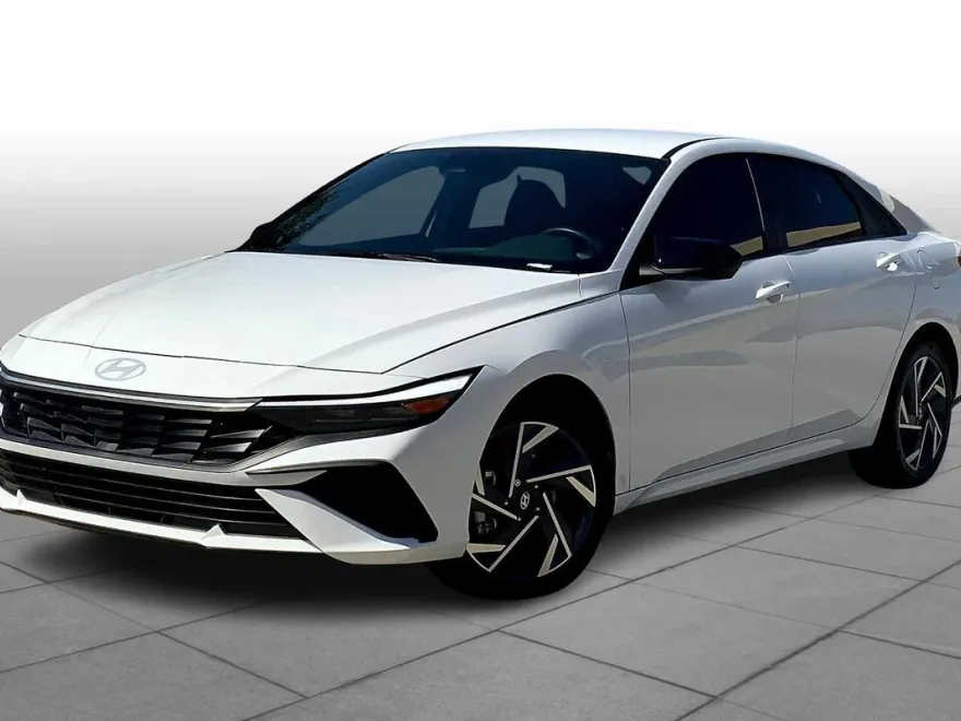 2025 Hyundai Elantra SEL Sport photo 1