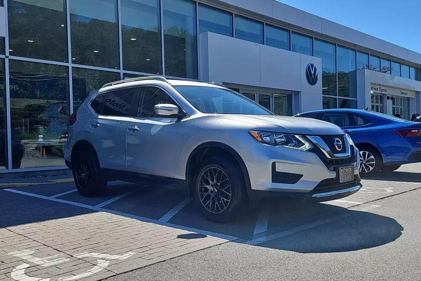 2017 Nissan Rogue S photo 1
