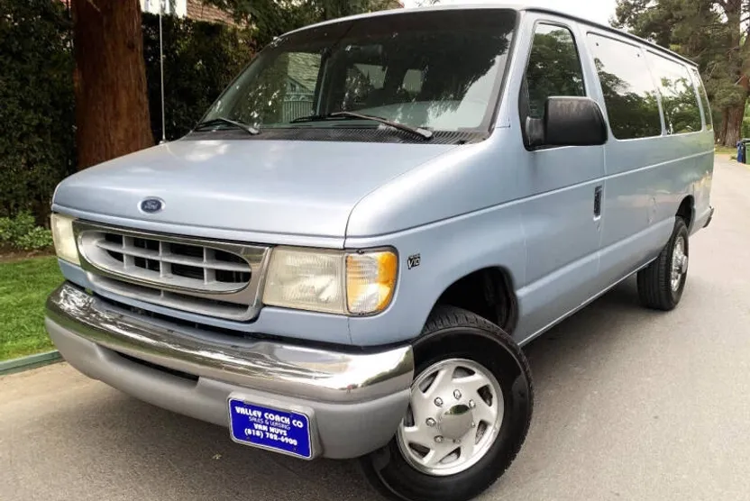 1999 Ford E-350 XLT photo 1