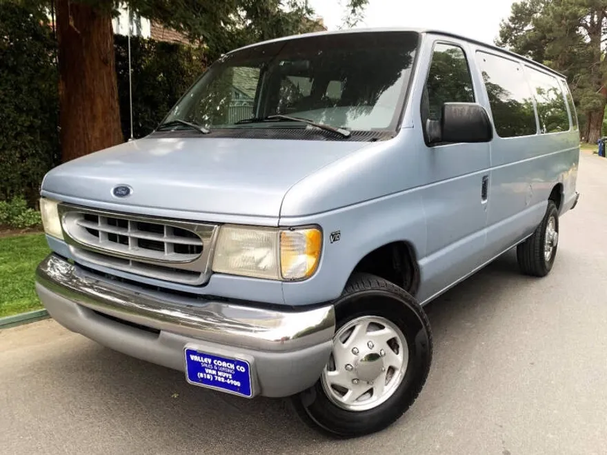 1999 Ford E-350 XLT photo 1