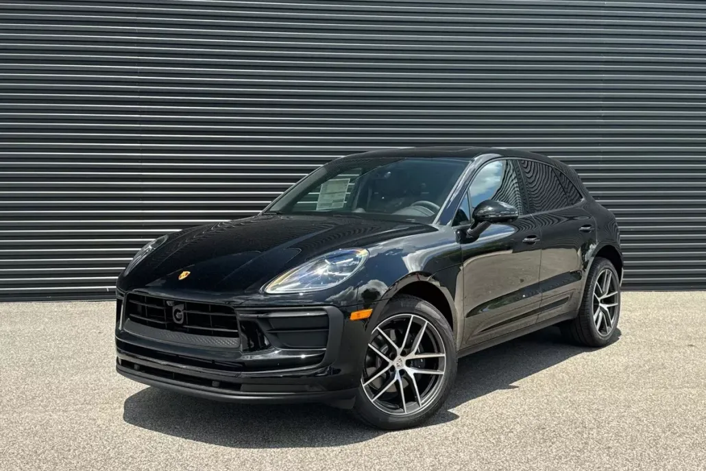 2025 Porsche Macan T photo 1
