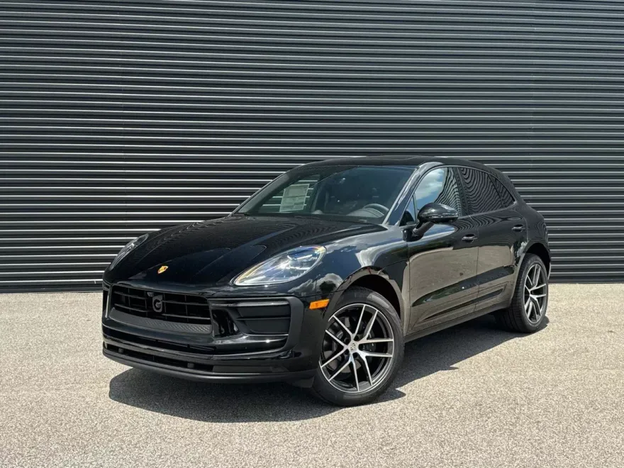2025 Porsche Macan T photo 1
