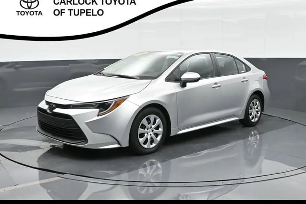 2024 Toyota Corolla LE photo 1