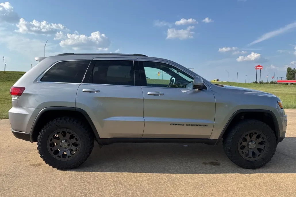 2020 Jeep Grand Cherokee Laredo E photo 1
