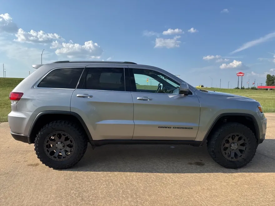 2020 Jeep Grand Cherokee Laredo E photo 1