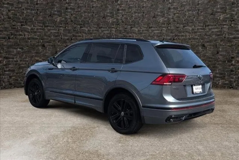 2022 Volkswagen Tiguan SE R-Line Black photo 1
