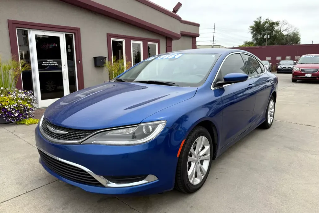 2015 Chrysler 200 Limited photo 1