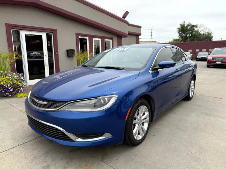 2015 Chrysler 200 Limited photo 1