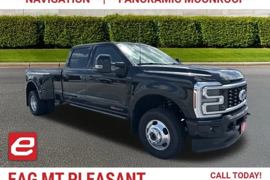 2025 Ford F-350 Platinum photo 1