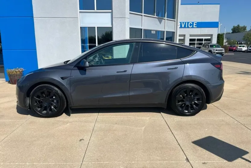 2023 Tesla Model Y Long Range photo 1