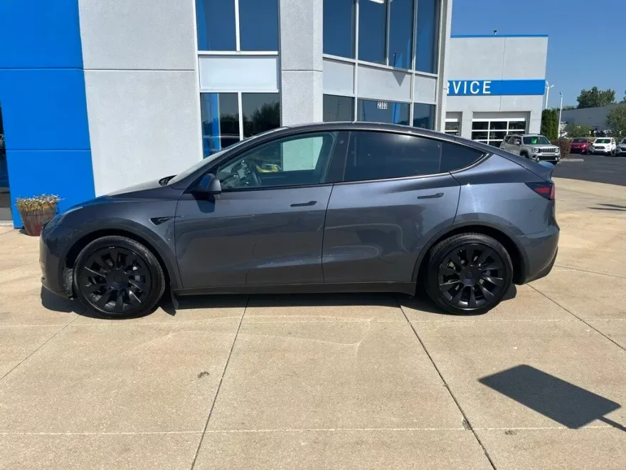 2023 Tesla Model Y Long Range photo 1