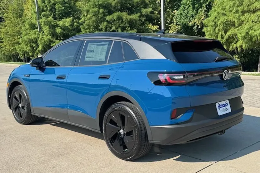 2025 Volkswagen ID.4 Pro Plus photo 1