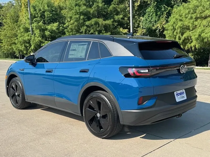 2025 Volkswagen ID.4 Pro Plus photo 1