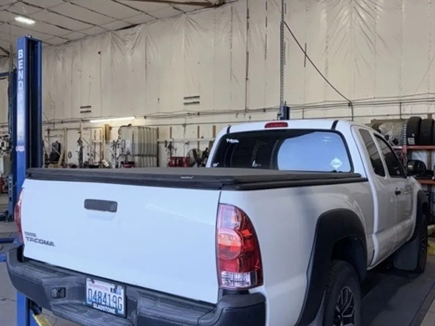 2015 Toyota Tacoma 4x4 Access Cab photo 1
